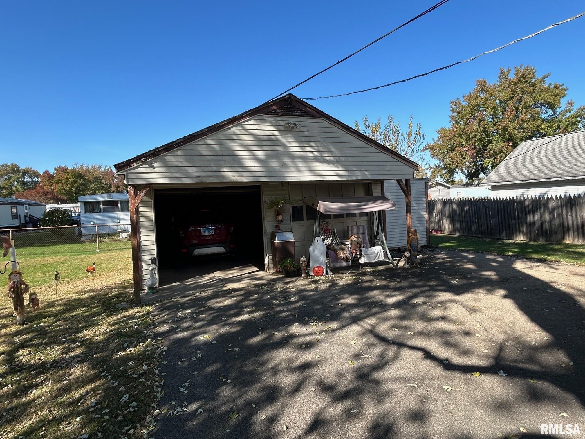 407 Dawson Street Springfield, IL 62702 - Photo 4 of 17