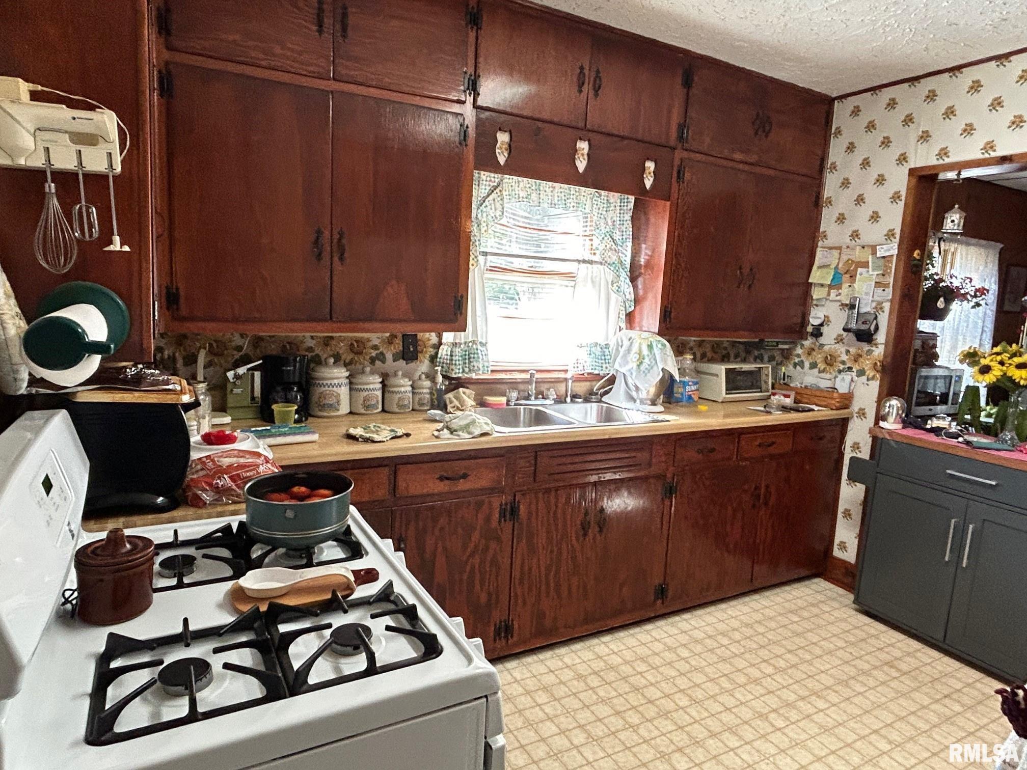 407 Dawson Street Springfield, IL 62702 - Photo 9 of 17