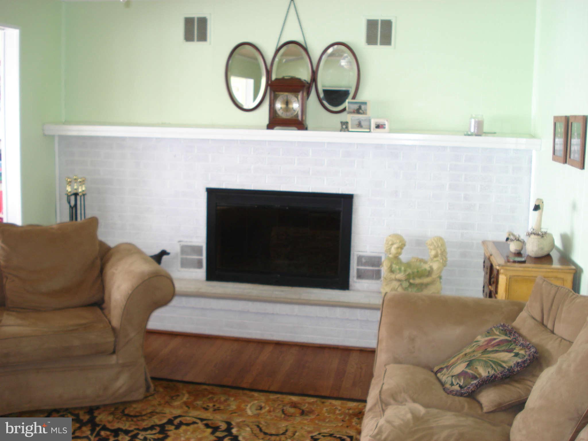 108 Annapolis View Road Stevensville, MD 21666 - Photo 3 of 24 Living Room