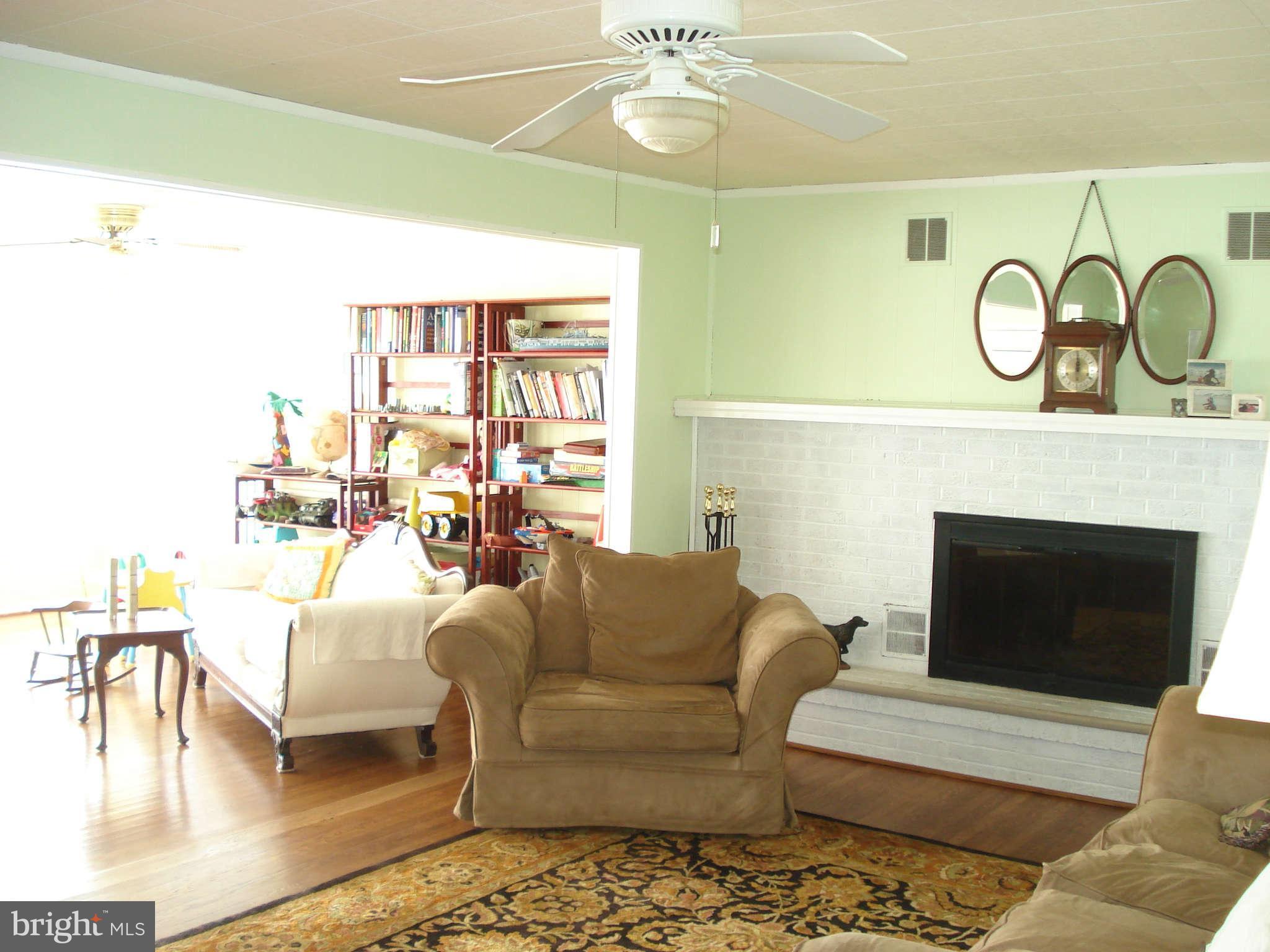 108 Annapolis View Road Stevensville, MD 21666 - Photo 4 of 24 Living Room