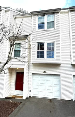 $2,200 | 380 Hitchcock Road, Unit 69, Waterbury, CT 06705