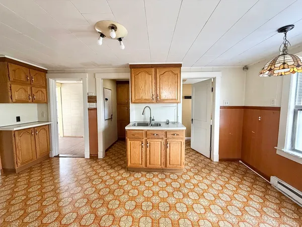 $269,000 | 26 Wintworth Street, Chicopee, MA 01013