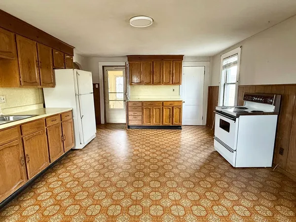 $269,000 | 26 Wintworth Street, Chicopee, MA 01013