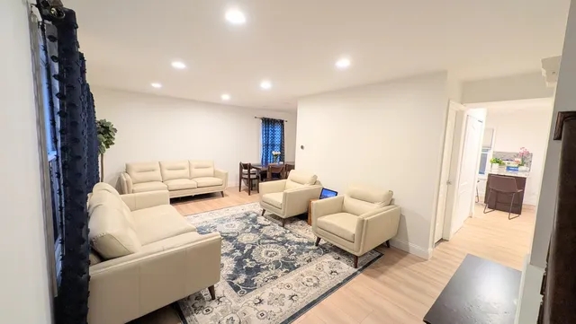 $579,000 | 691 Burdette Avenue, Glendale Heights, IL 60139