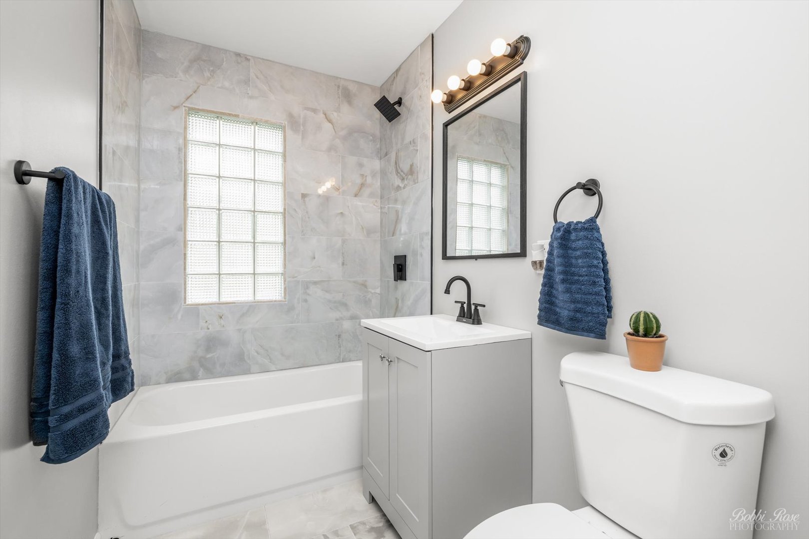 14 Salem Drive Joliet, IL 60436 - Photo 11 of 15 a bathroom with a sink a toilet and bathtub