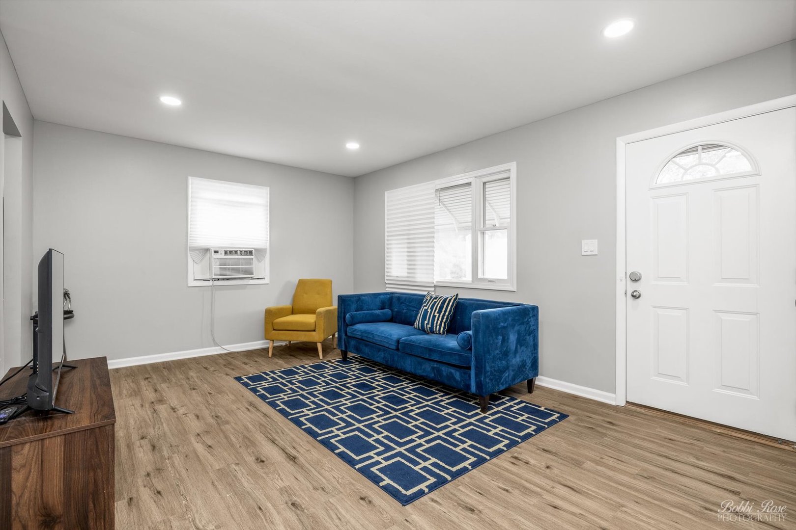 14 Salem Drive Joliet, IL 60436 - Photo 3 of 15 a living room with furniture and a window