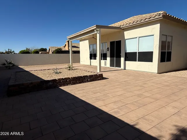 a view of a house with backyard