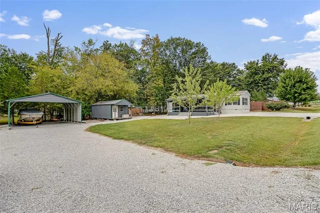 $205,000 | 19950 Harbor Drive, Carlyle, IL 62231