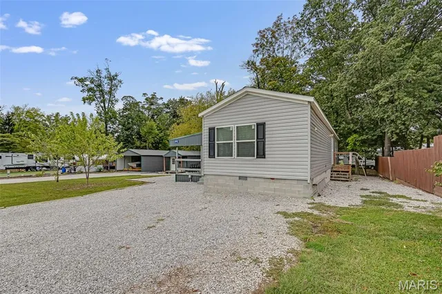 $205,000 | 19950 Harbor Drive, Carlyle, IL 62231