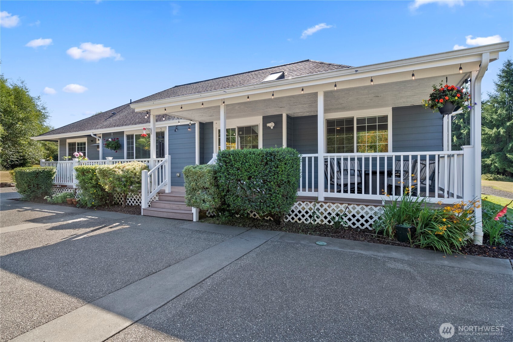 46 Richard Lane Elma, WA 98541 - Photo 21 of 40 a front view of a house with a garden