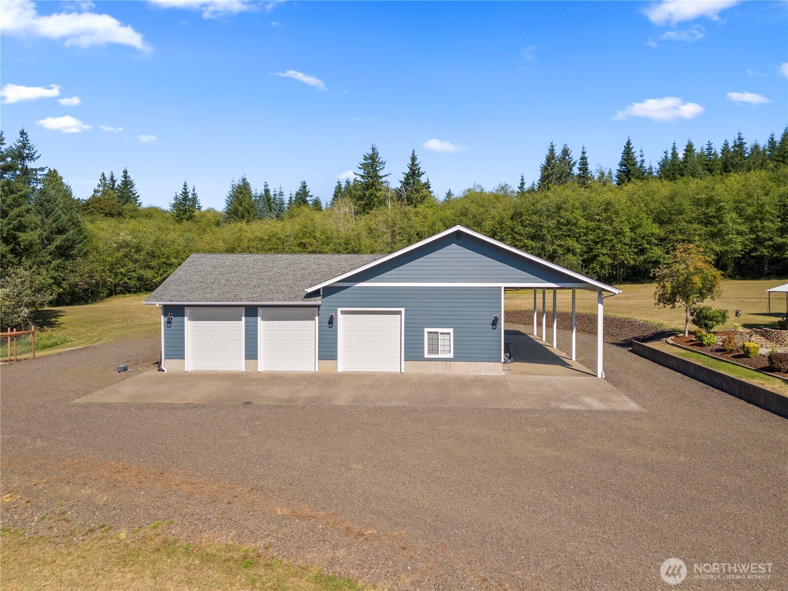 46 Richard Lane Elma, WA 98541 - Photo 25 of 40 a front view of a house with a yard and garage