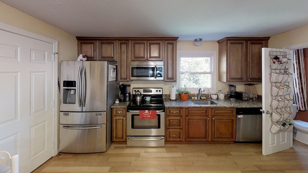 13 Pinecrest Road, Unit 13 Uxbridge, MA 01569 - Photo 3 of 23 Gallery Image 3