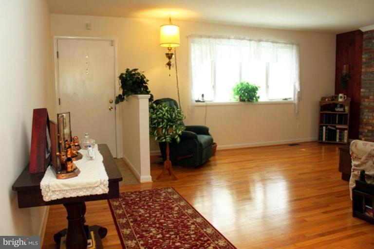 3401 Mail Road Westminster, MD 21157 - Photo 3 of 21 Living Room