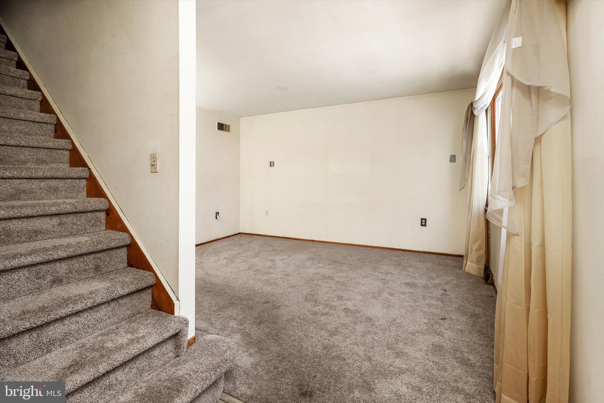 179 Saybrook Avenue Hamilton, NJ 08619 - Photo 3 of 26 a view of entryway