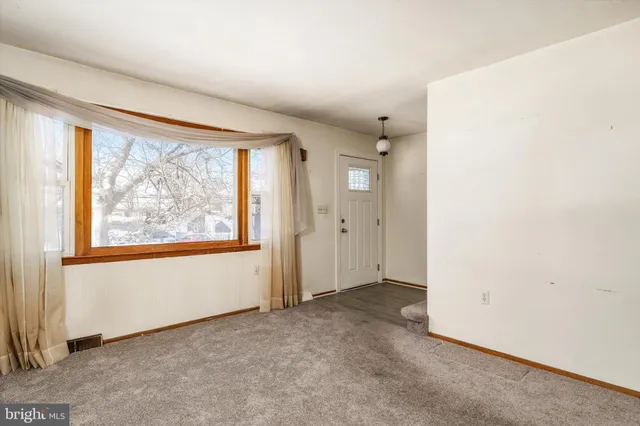 $385,000 | 179 Saybrook Avenue, Hamilton, NJ 08619