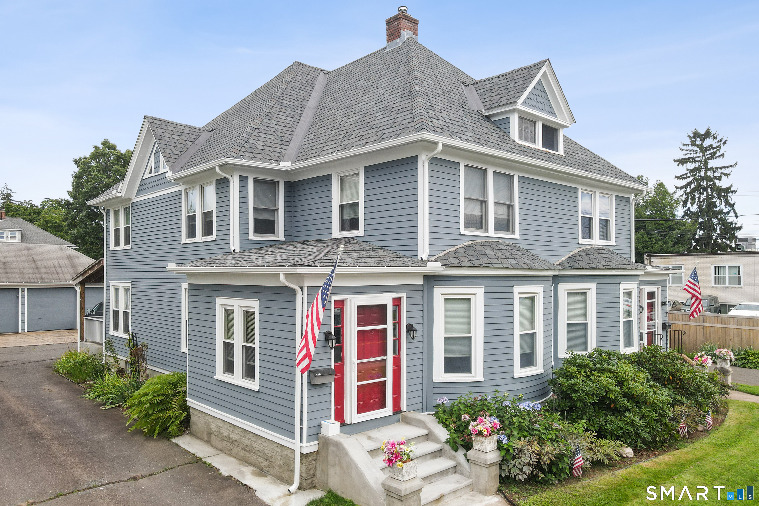 15 Summit Street Manchester, CT 06040 - Photo 1 of 34 Gallery Image 1