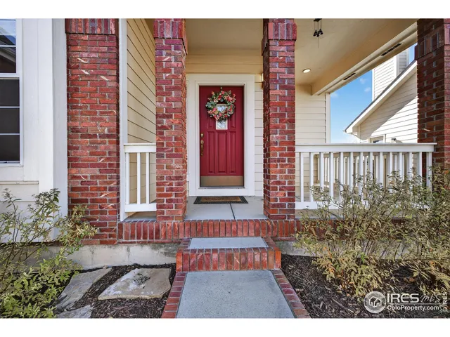 a view of entrance front of house