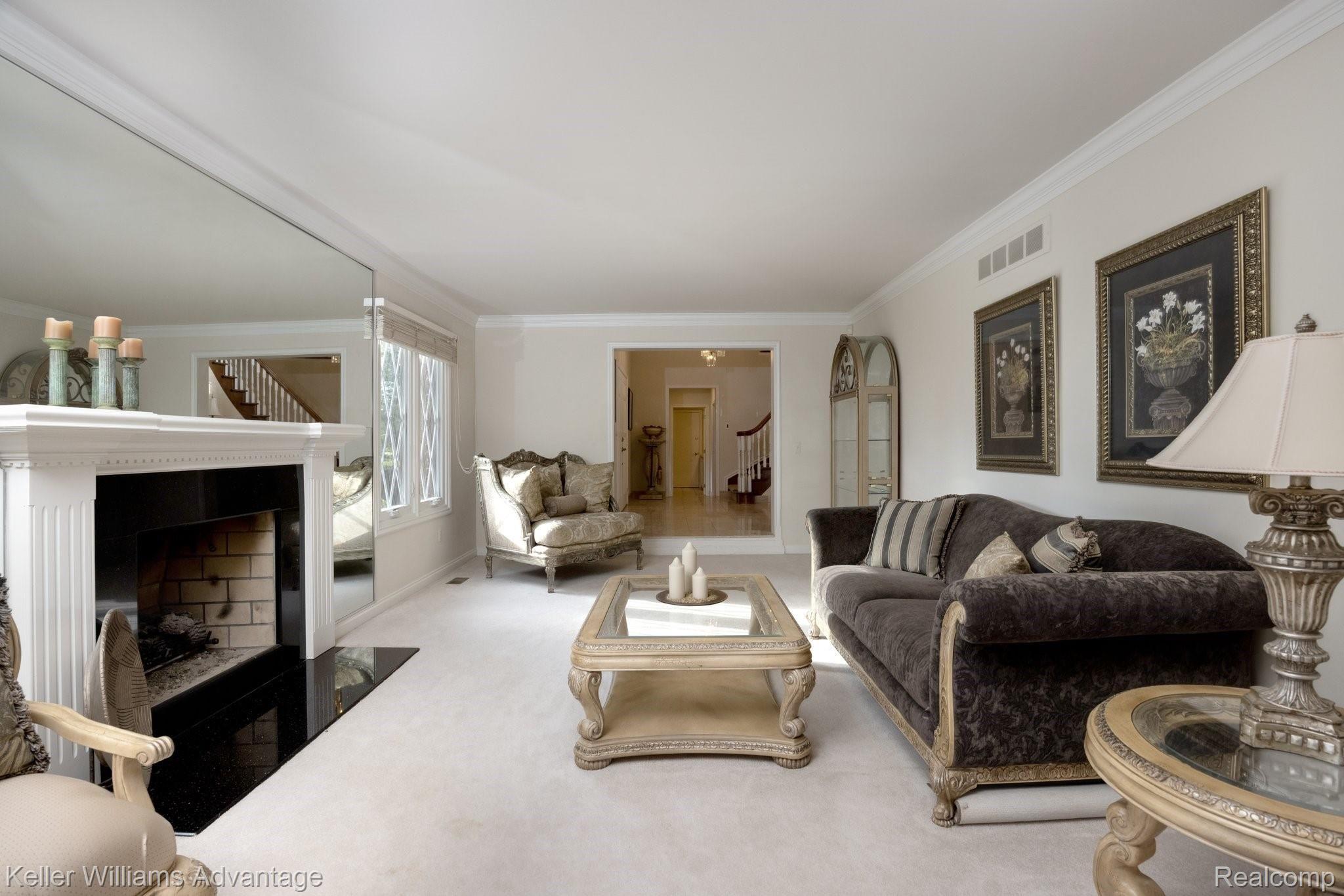 38125 Hayes Road Sterling Heights, MI 48313 - Photo 10 of 83 Bright large room w crown trim