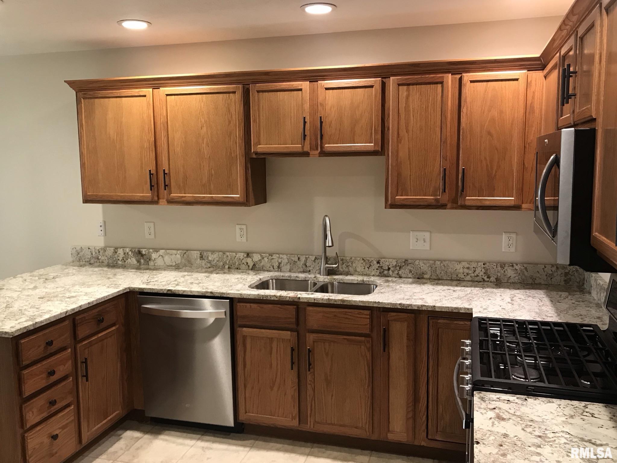 3512 Lytham Drive Springfield, IL 62712 - Photo 8 of 28 Gallery Image 8