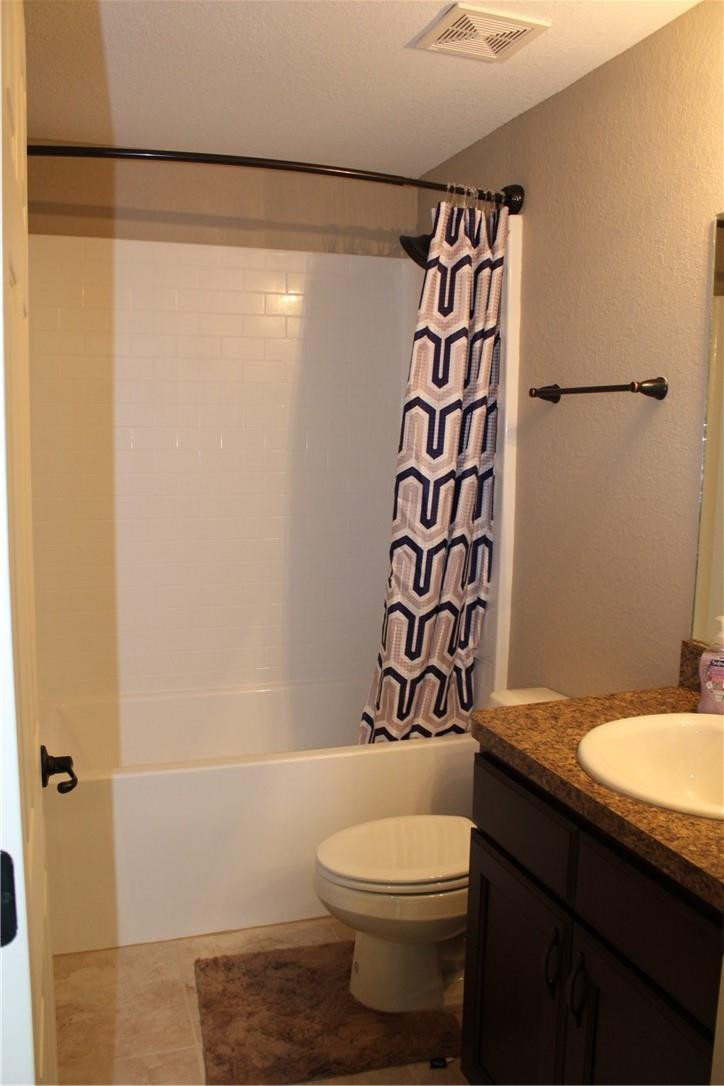9643 Bahia Road Ocala, FL 34472 - Photo 16 of 16 a bathroom with a toilet a sink and a shower
