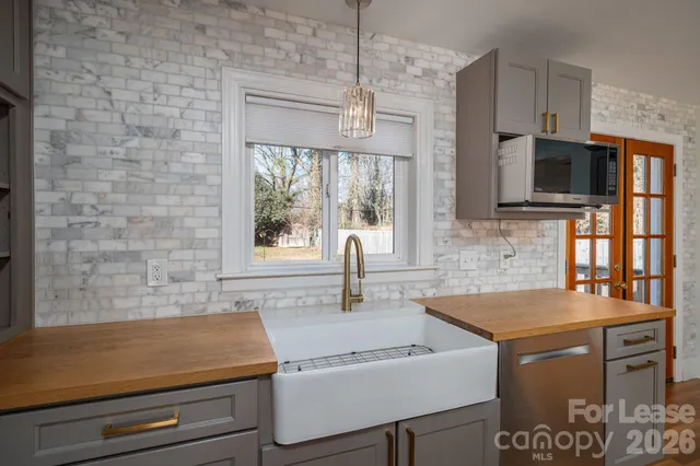 $3,295 | 1417 Havencrest Drive, Charlotte, NC 28211