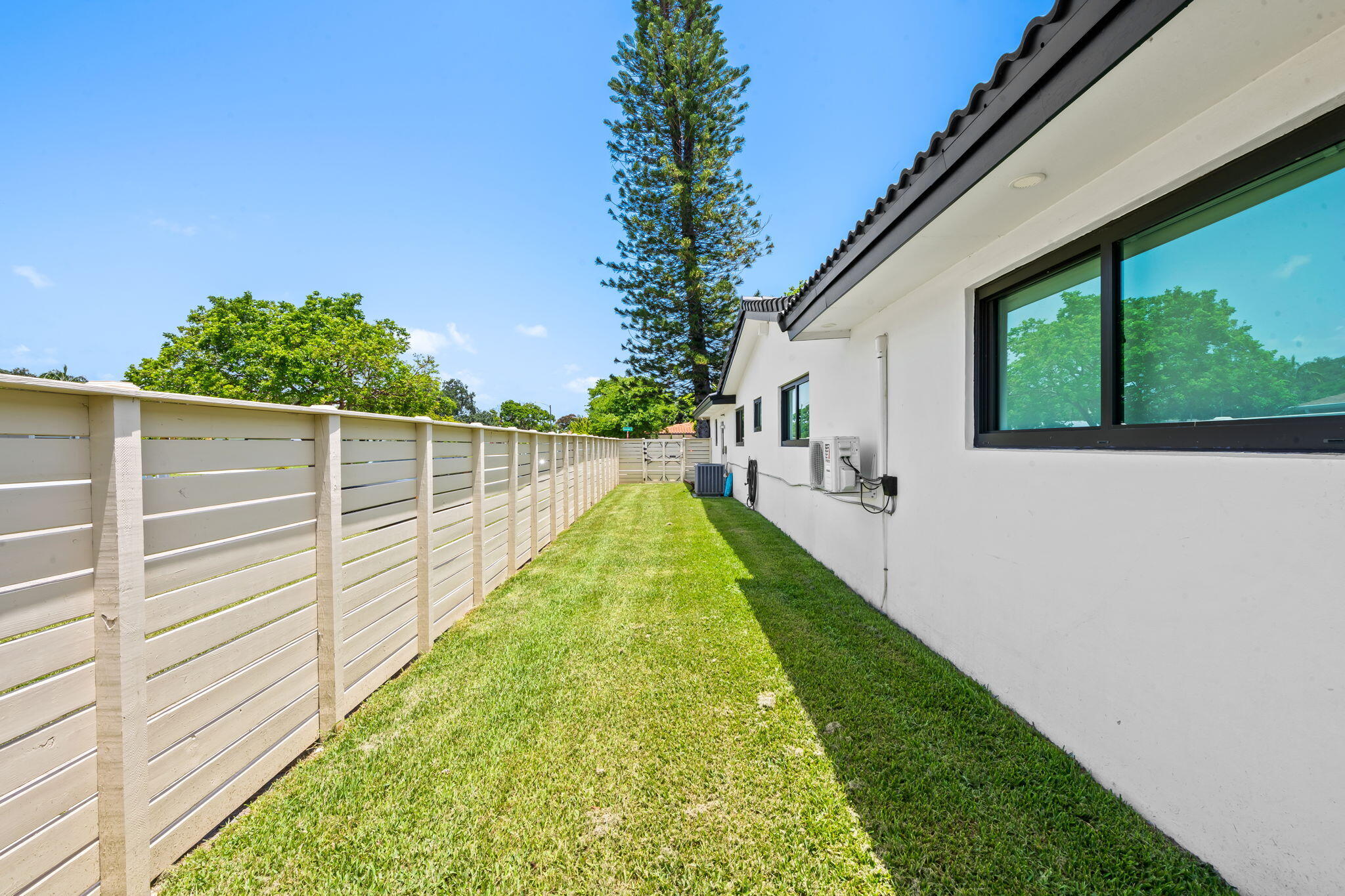 5122 Cleveland Street Hollywood, FL 33021 - Photo 6 of 28 5-web-or-mls-DSC_3850