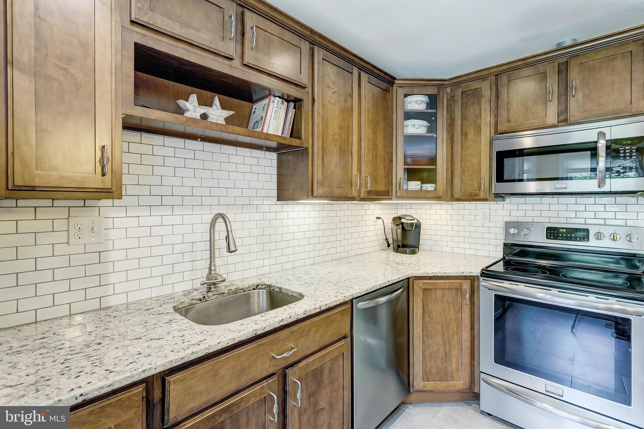 644 Jasontown Road Westminster, MD 21158 - Photo 13 of 68 Subway tile backsplash