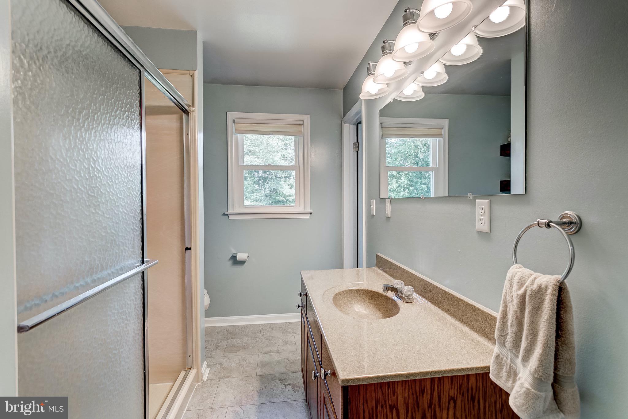 644 Jasontown Road Westminster, MD 21158 - Photo 20 of 68 Dual-entry bathroom