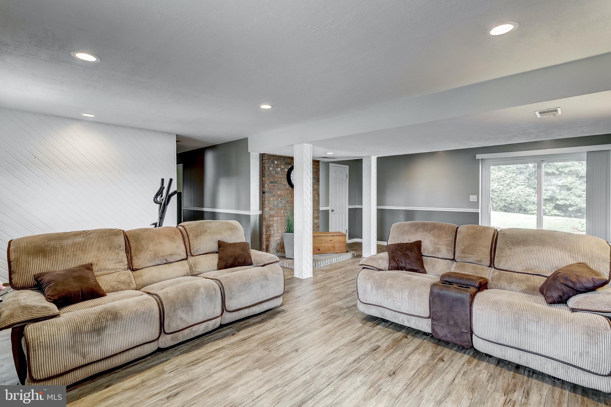 644 Jasontown Road Westminster, MD 21158 - Photo 5 of 68 Huge family room!