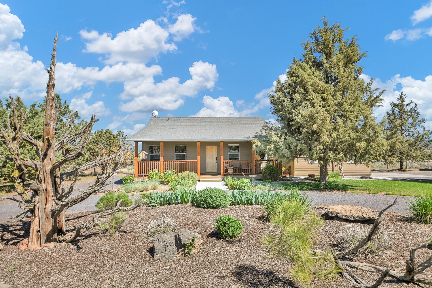 9345 Southwest Old West Road Powell Butte, OR 97753 - Photo 5 of 48 5_front5