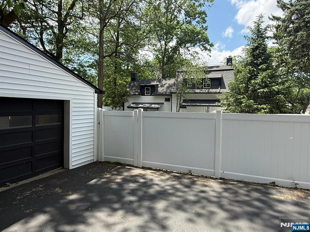 867 River Road Teaneck, NJ 07666 - Photo 30 of 32