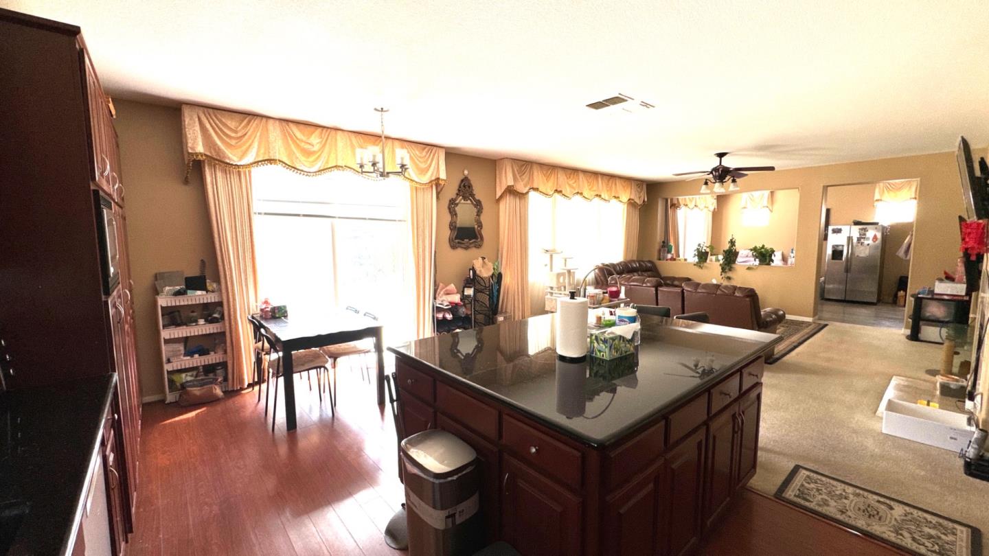 8649 Red Clover Way Elk Grove, CA 95624 - Photo 11 of 37