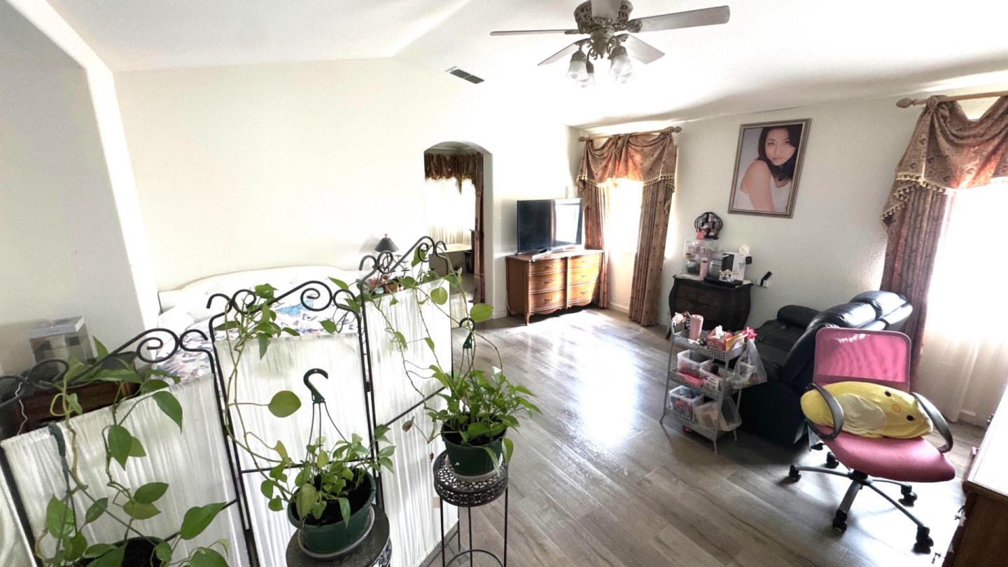 8649 Red Clover Way Elk Grove, CA 95624 - Photo 18 of 37