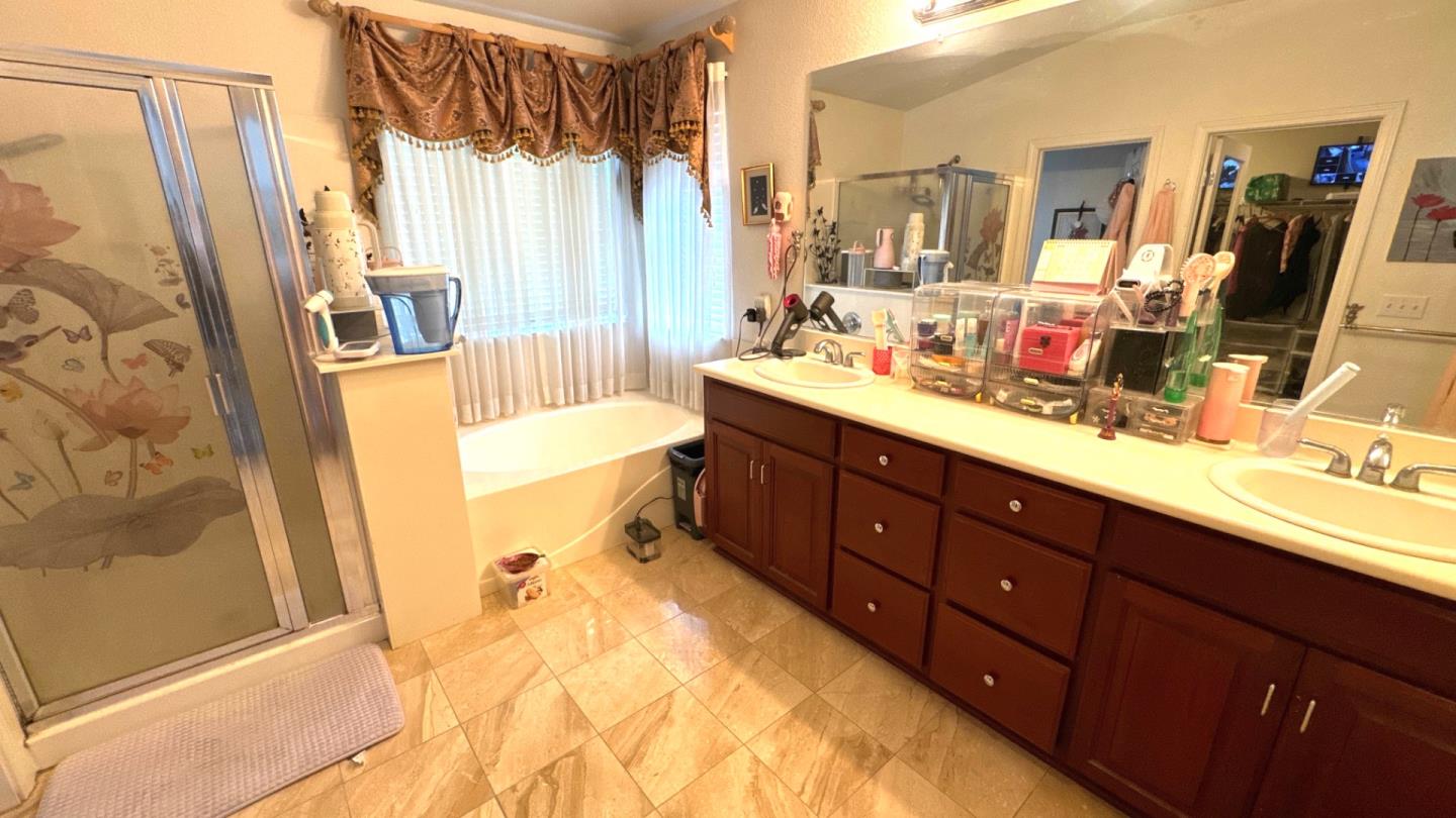 8649 Red Clover Way Elk Grove, CA 95624 - Photo 20 of 37