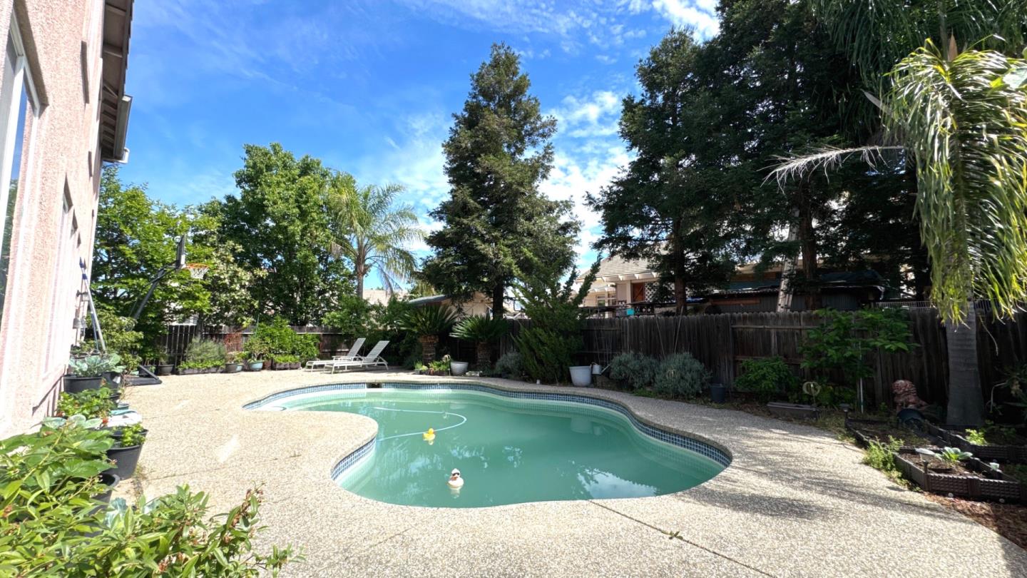 8649 Red Clover Way Elk Grove, CA 95624 - Photo 32 of 37