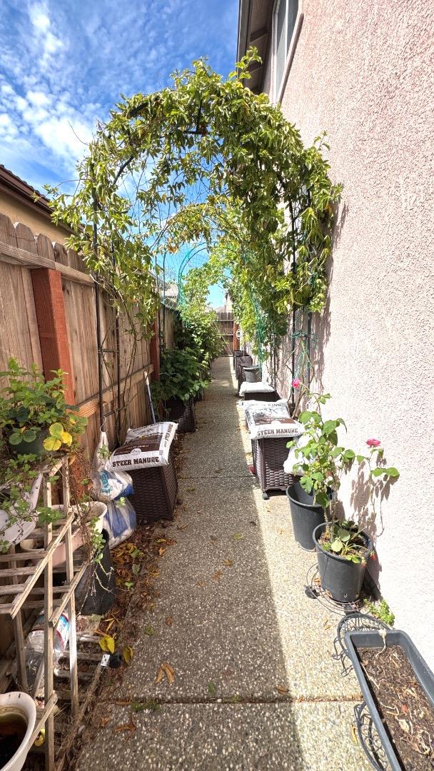 8649 Red Clover Way Elk Grove, CA 95624 - Photo 34 of 37