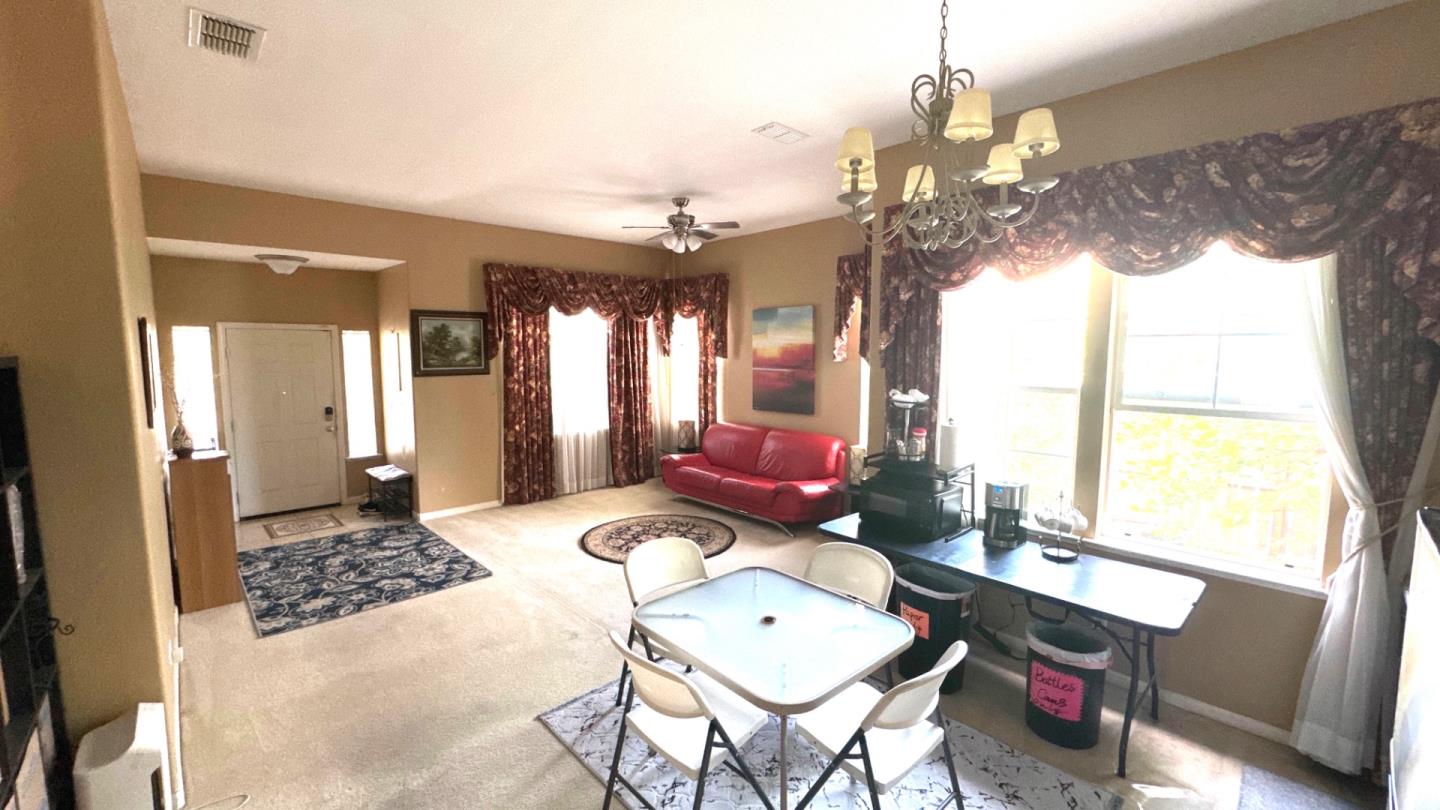 8649 Red Clover Way Elk Grove, CA 95624 - Photo 5 of 37