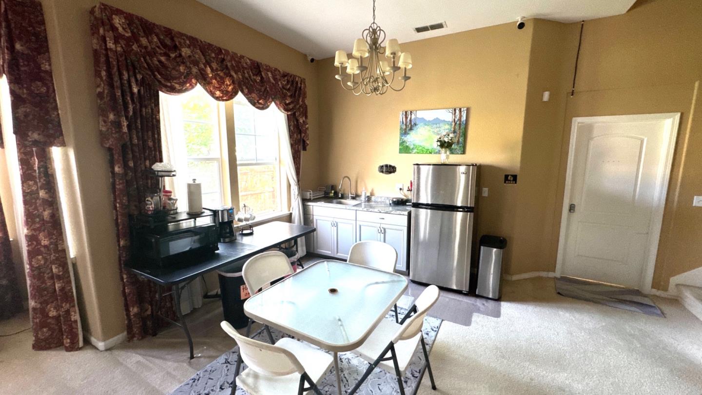 8649 Red Clover Way Elk Grove, CA 95624 - Photo 7 of 37