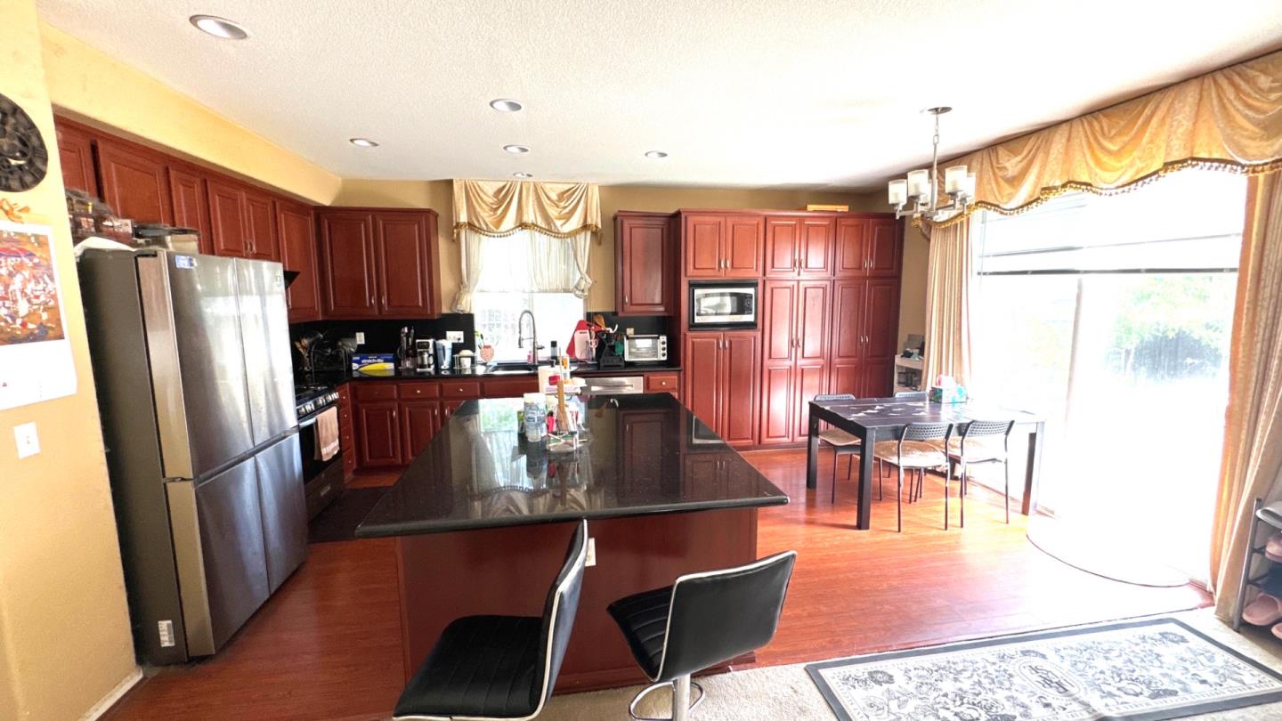 8649 Red Clover Way Elk Grove, CA 95624 - Photo 8 of 37