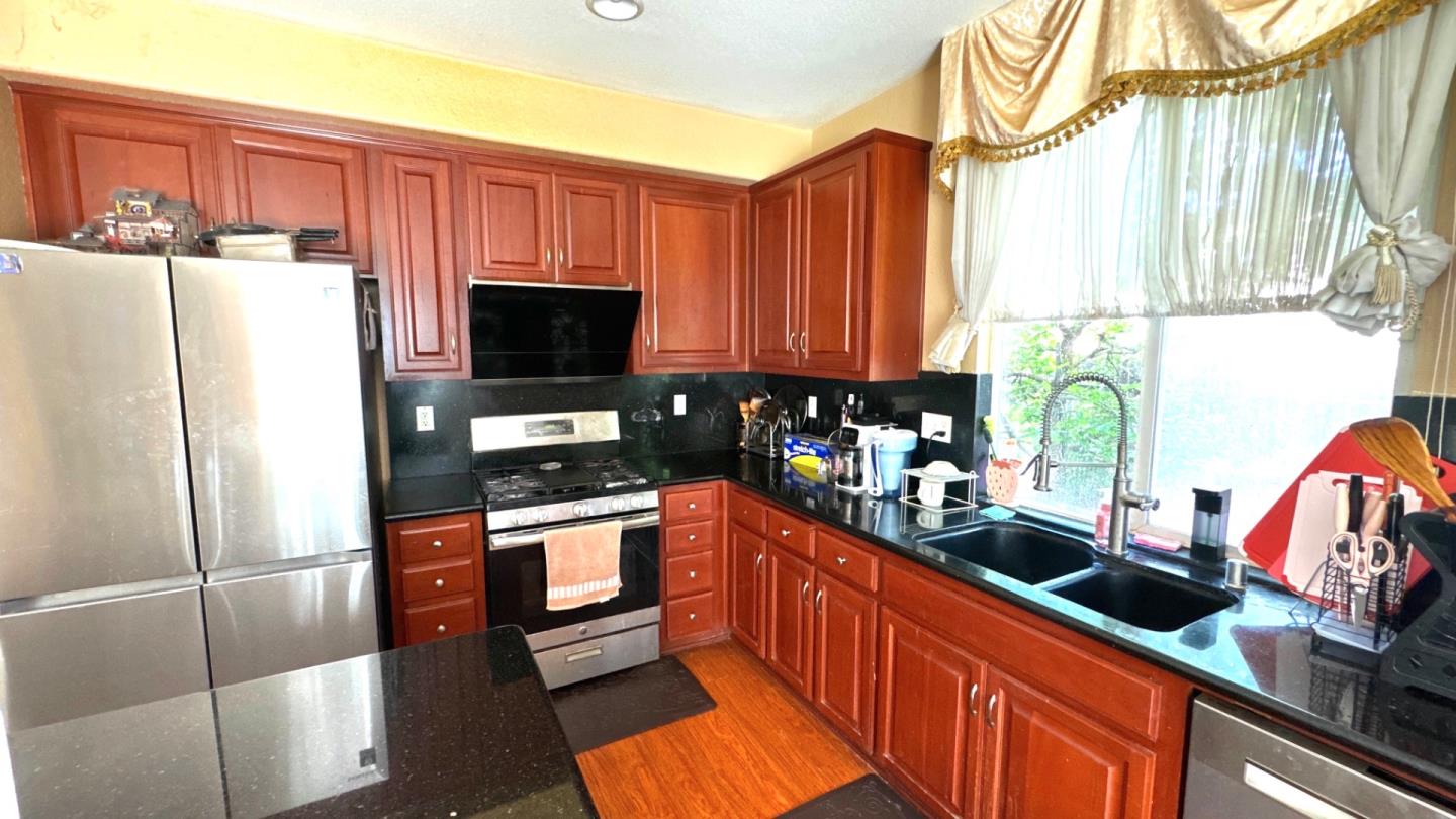 8649 Red Clover Way Elk Grove, CA 95624 - Photo 9 of 37