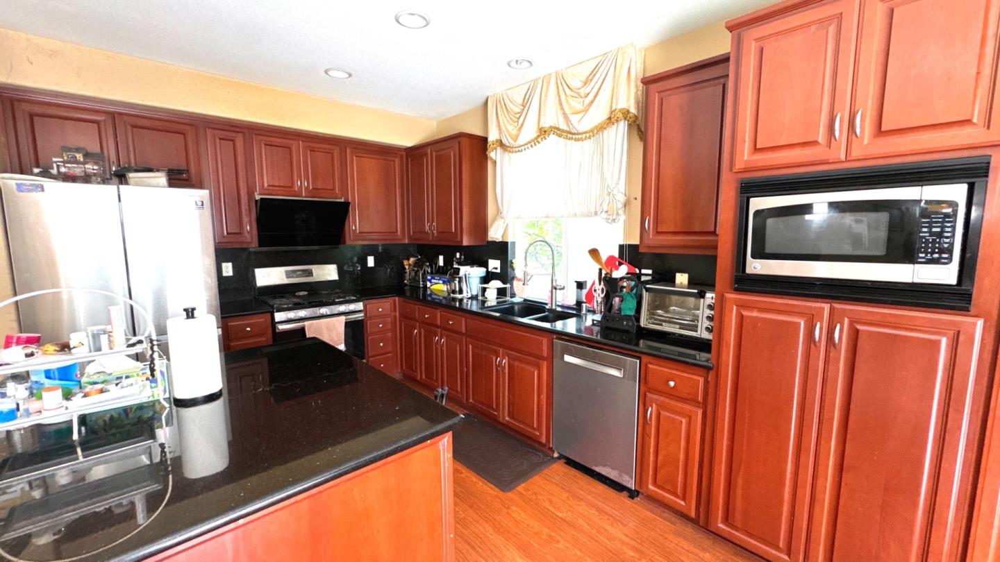 8649 Red Clover Way Elk Grove, CA 95624 - Photo 10 of 37