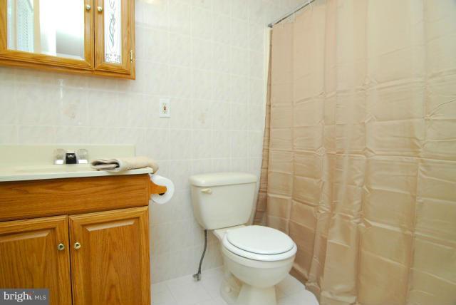 8201 Joshua Court Laurel, MD 20708 - Photo 25 of 30 Bath (Master)