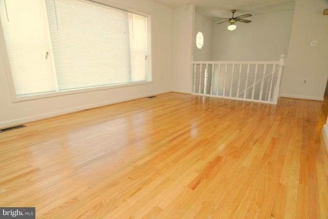 8201 Joshua Court Laurel, MD 20708 - Photo 4 of 30 Living Room