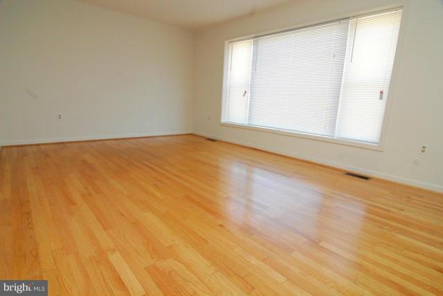 8201 Joshua Court Laurel, MD 20708 - Photo 5 of 30 Living Room