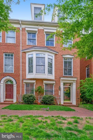 a view of a lake with houses in back