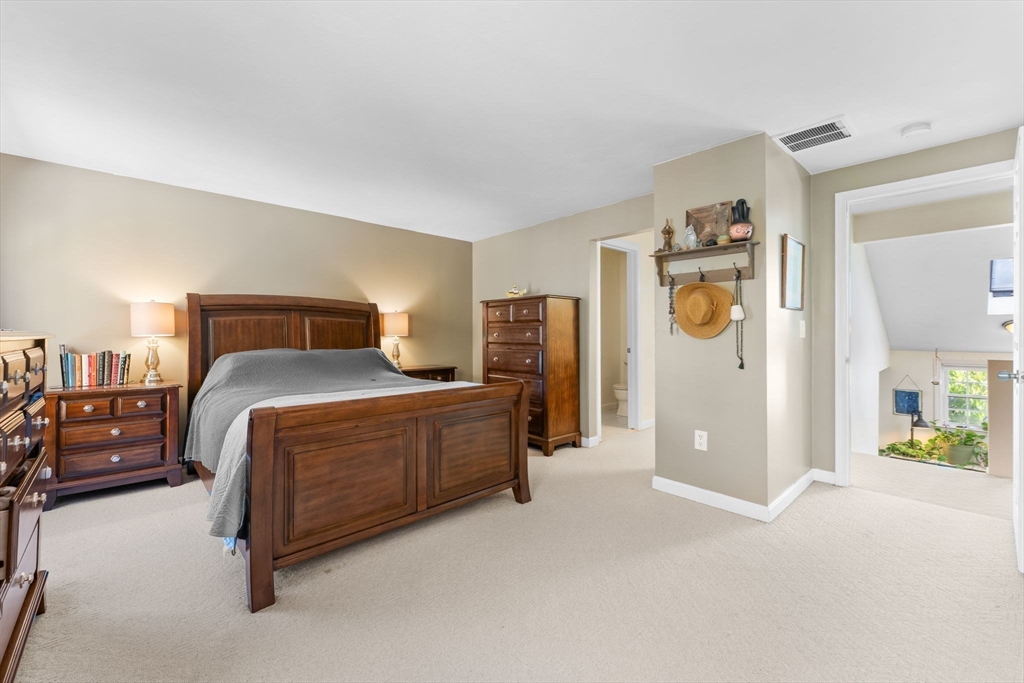 112 Ridgefield Circle, Unit B Clinton, MA 01510 - Photo 16 of 37