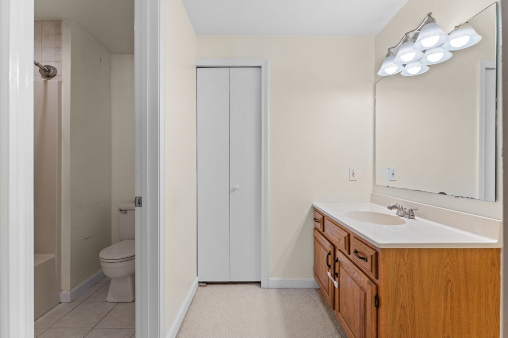 112 Ridgefield Circle, Unit B Clinton, MA 01510 - Photo 17 of 37