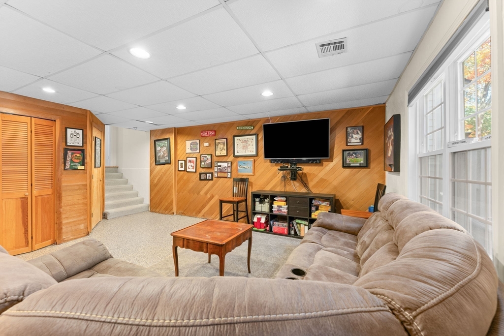 112 Ridgefield Circle, Unit B Clinton, MA 01510 - Photo 25 of 37