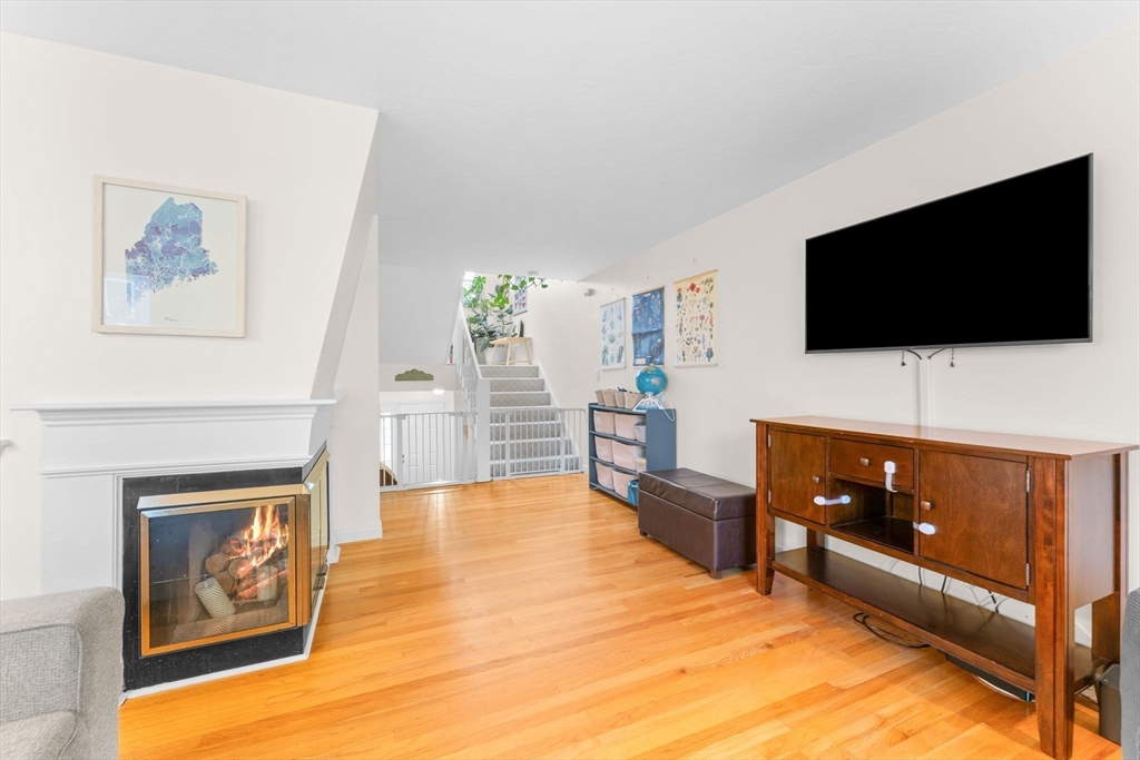 112 Ridgefield Circle, Unit B Clinton, MA 01510 - Photo 5 of 37