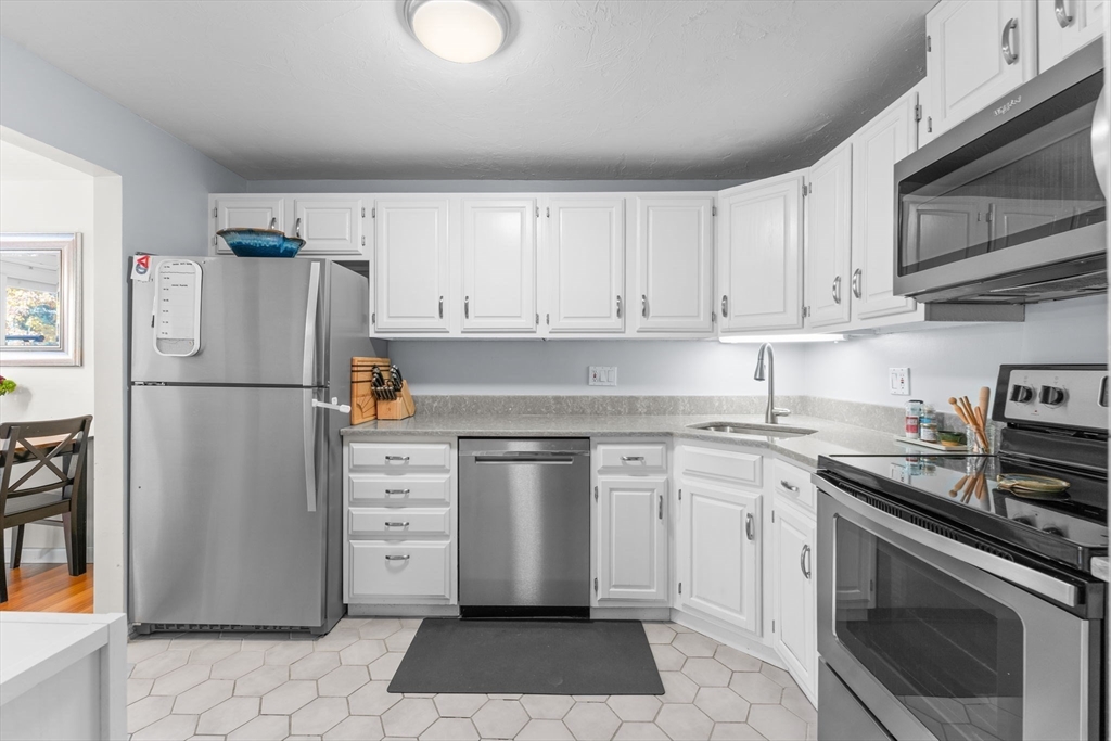 112 Ridgefield Circle, Unit B Clinton, MA 01510 - Photo 7 of 37